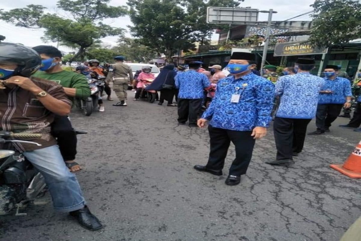 Memeriahkan HUT Korpri Langkat bagikan ratusan masker