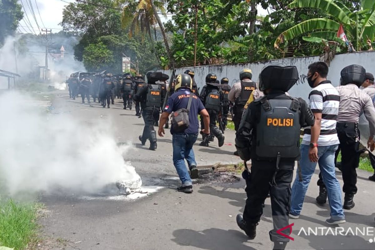 Polisi dan wartawan terluka saat kericuhan di Sorong