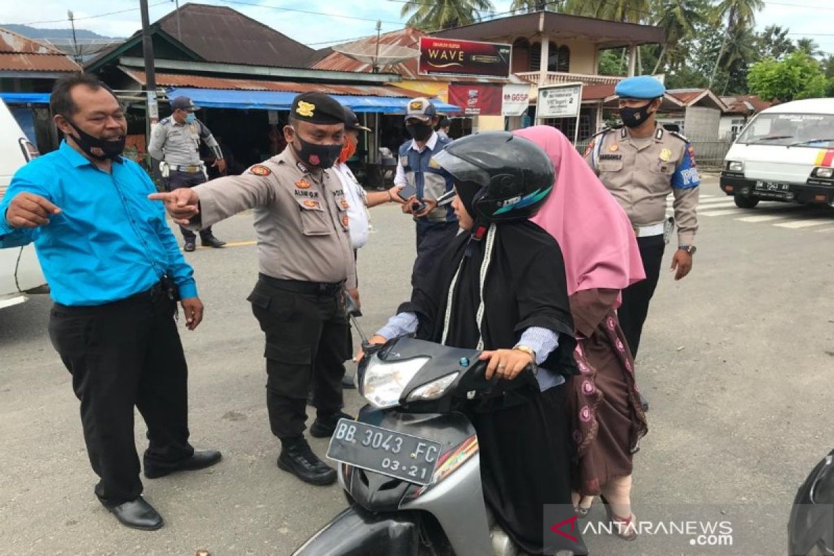 Kesadaran masyarakat akan protokol kesehatan di Tapsel kurang