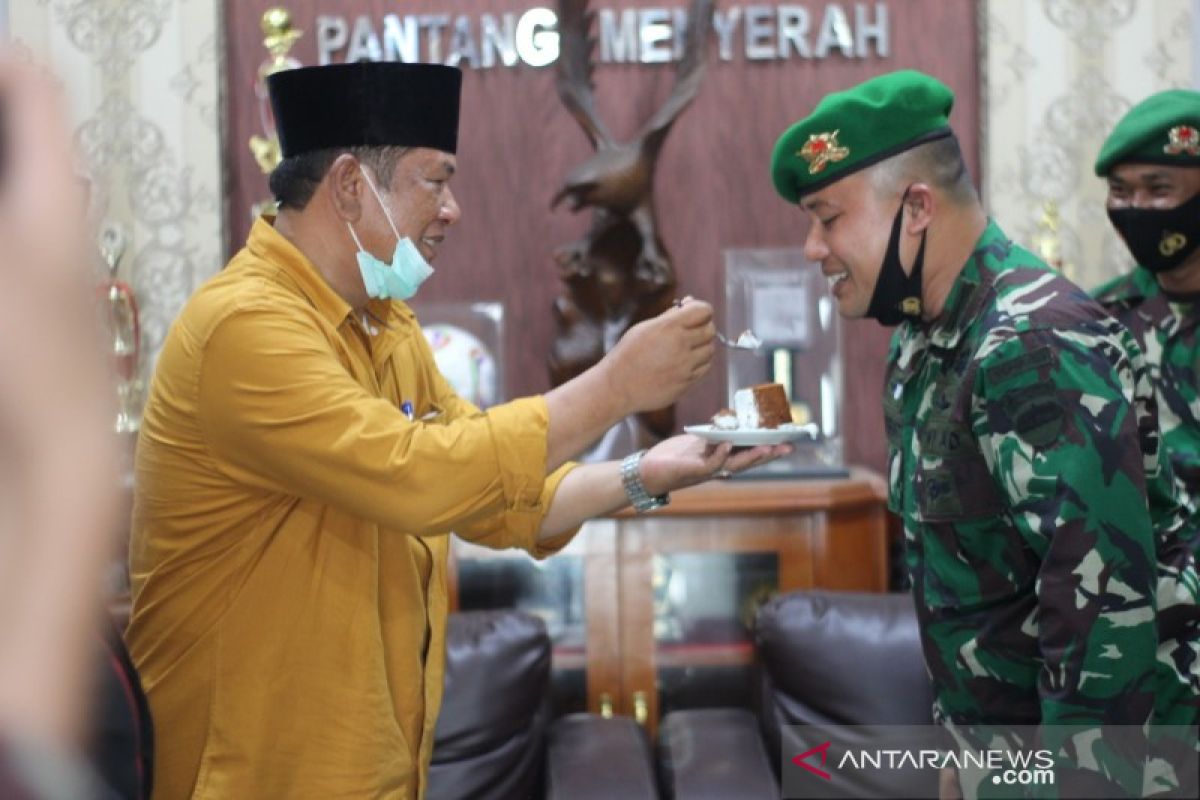 Wali Kota Padangsidimpuan beri kejutan kepada  Yonif 123 Rajawali