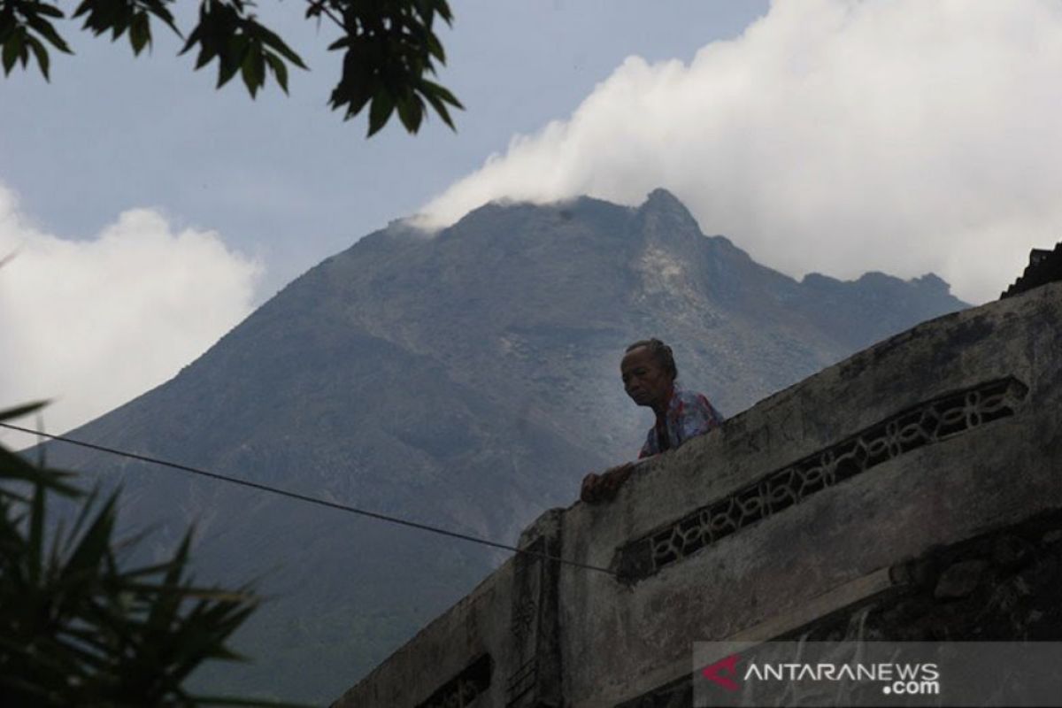 Gunung Merapi mengalami 44 kali gempa guguran