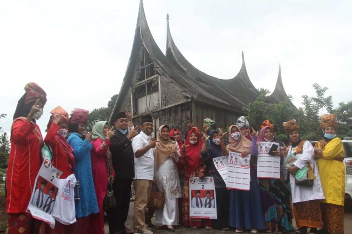 Indra Catri dirindukan emak-emak saat pulang ke Agam