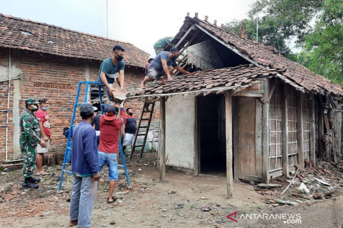 Kodim 0722 Kudus perbaiki lima rumah warga tak layak huni