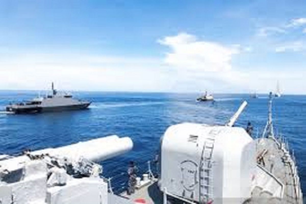 Enam kapal perang Indonesia kembali jalani latihan manuver laut di Sulawesi