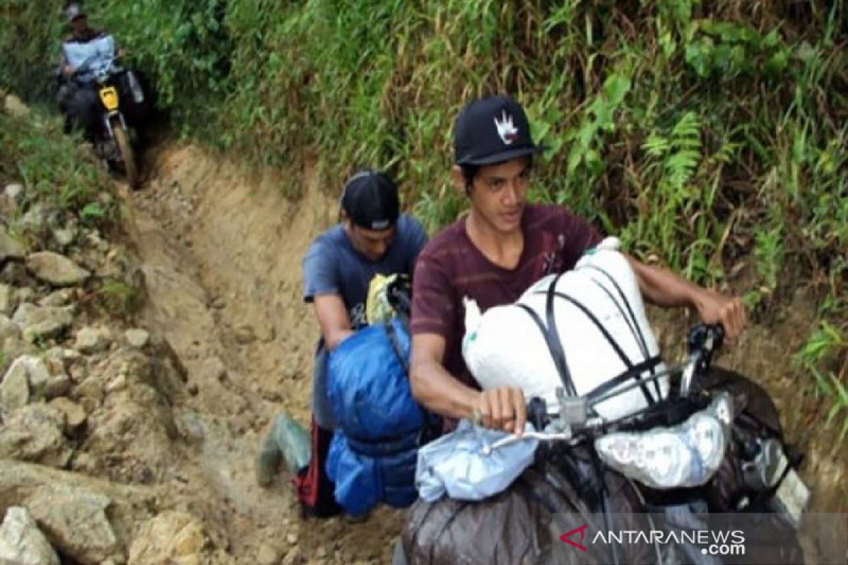 150 KK warga Desa Lemban Tongoa diungsikan pascapenyerangan OTK