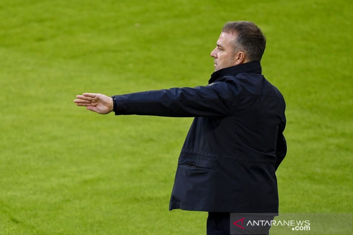 Hansi Flick tuntut perbaikan lini belakang Bayern saat lawan Stuttgart