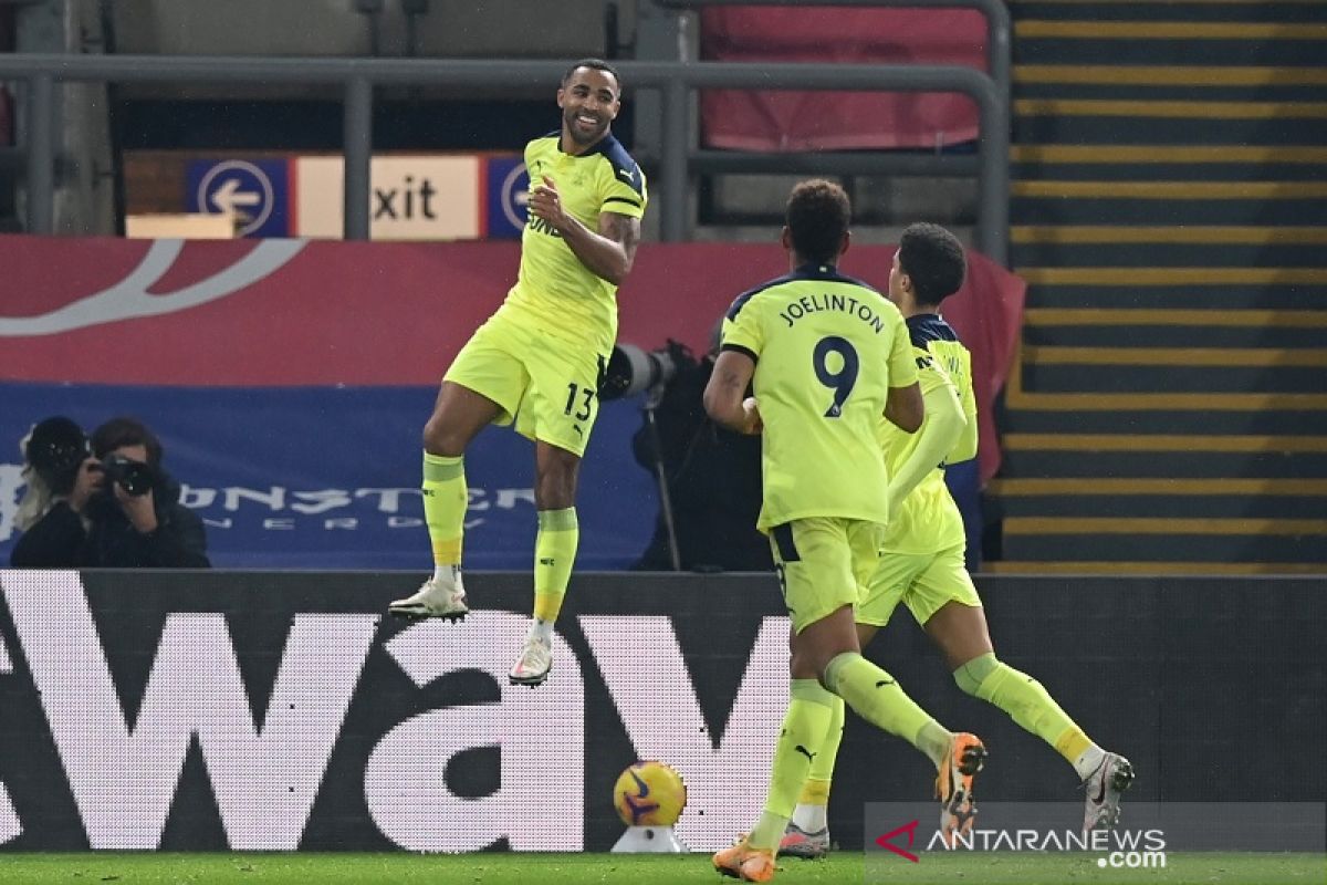 Newcastle menang 2-0 di markas Crystal Palace berkat dua gol pengujung laga