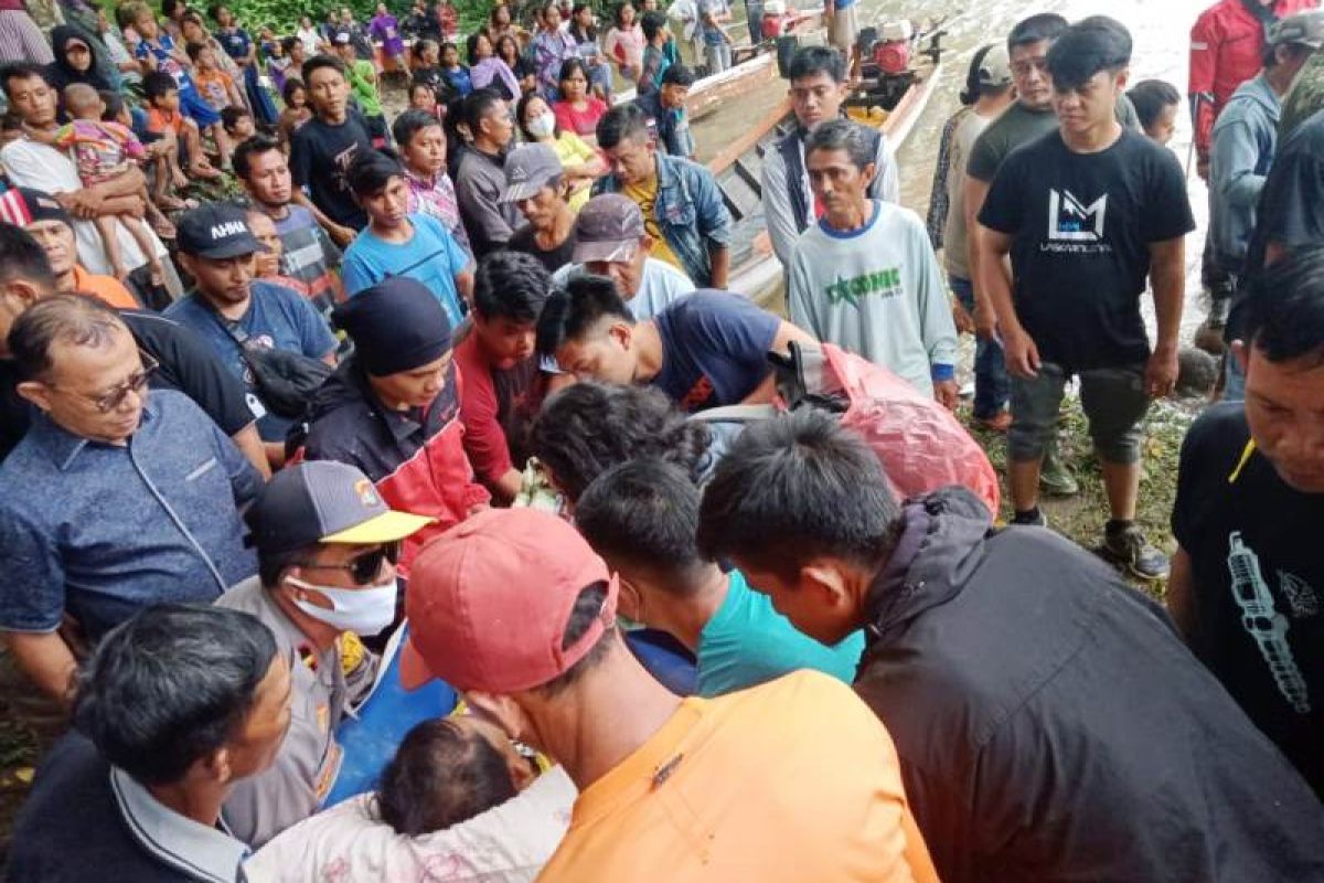 Dua orang tewas akibat mobil tim kampanye paslon petahana Mamuju kecelakaan