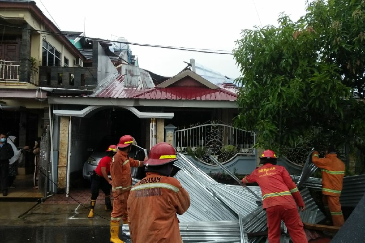 Puting beliung dan banjir landa Kota Bengkulu