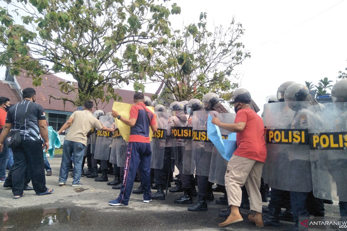 200 personel Polres Pariaman dikerahkan hadang massa aksi di simulasi pengamanan Pilkada