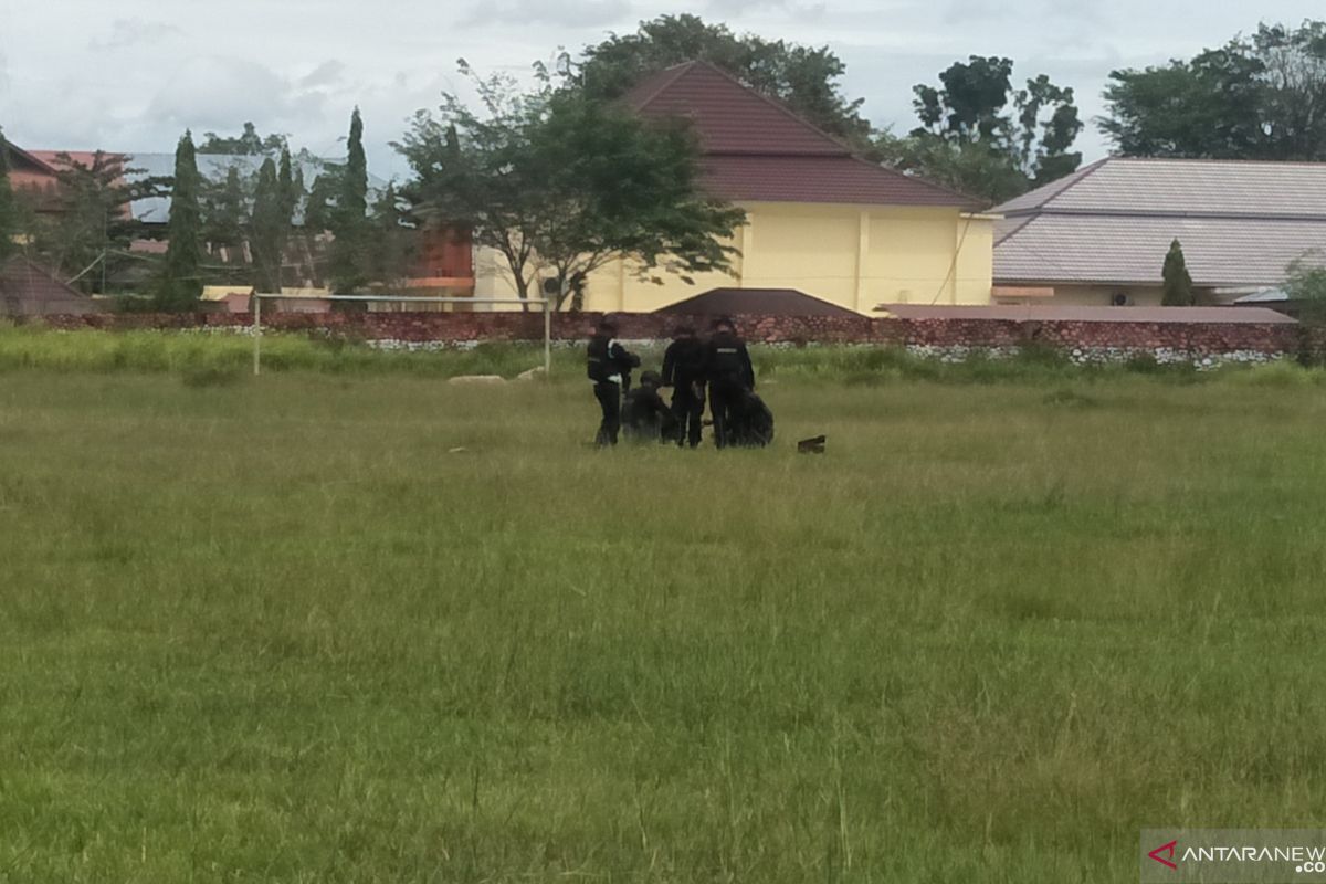 Polisi ledakkan granat yang ditemukan warga di Pariaman