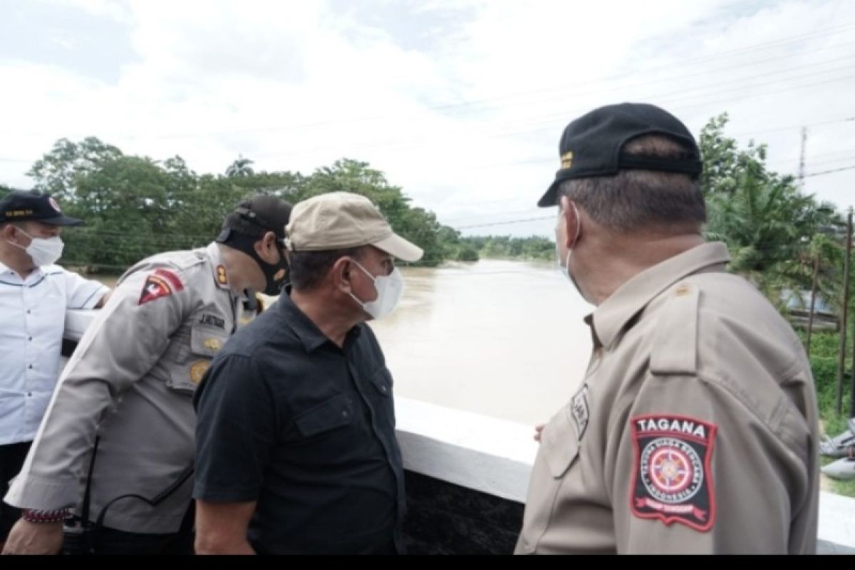 Gubsu tinjau banjir di Tebing Tinggi dan siapkan bantuan logistik