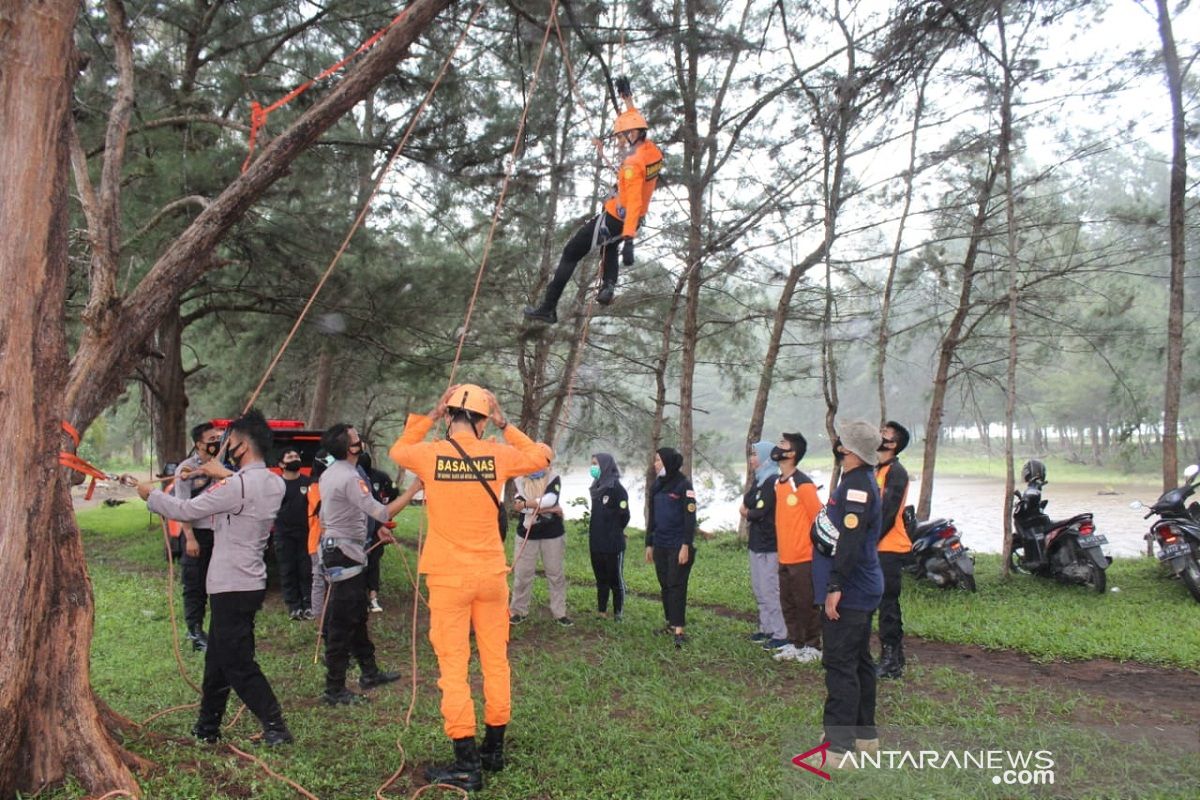 Polisi Mukomuko latihan bersama penanganan bencana alam