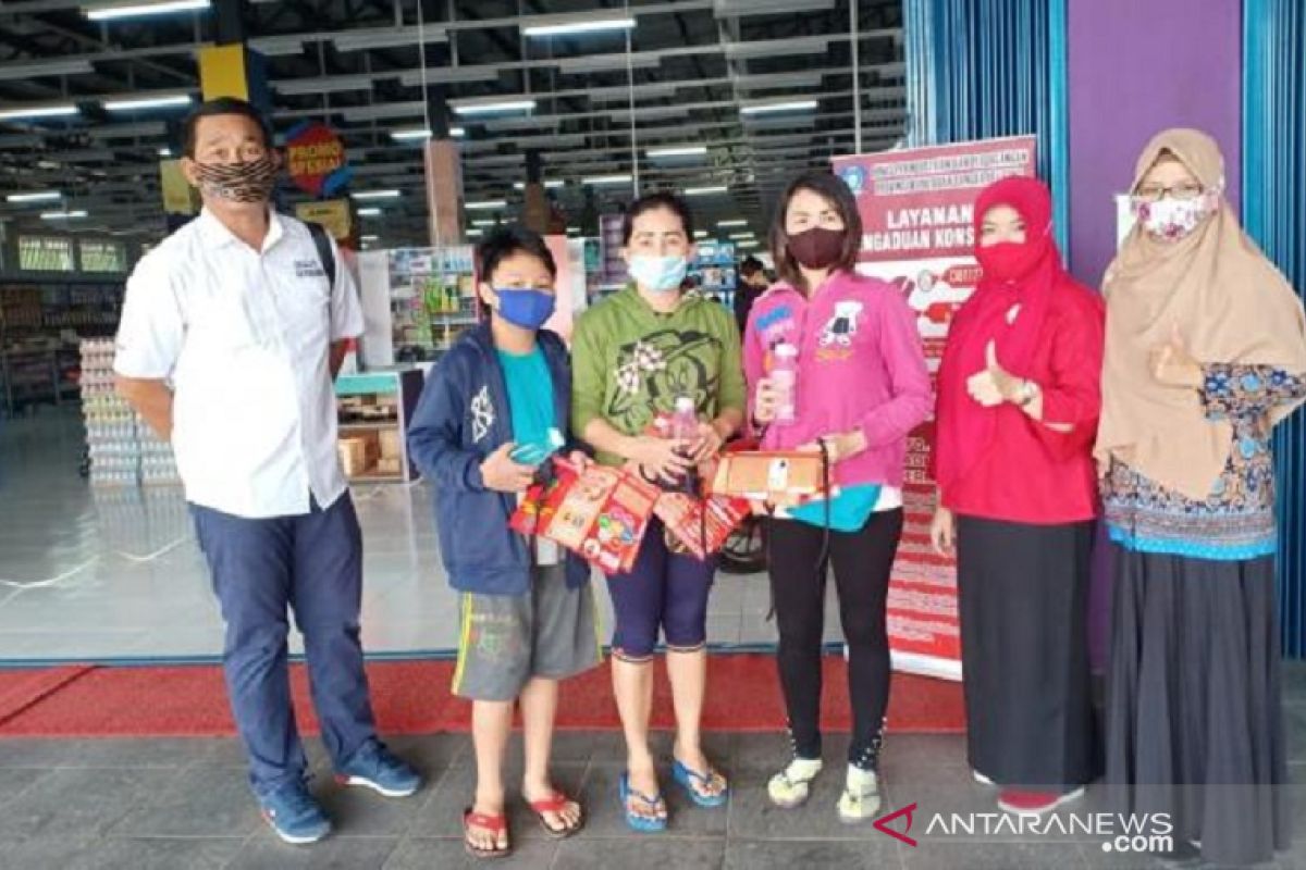 Posko pengaduan konsumen Bangka Belitung  bagikan ribuan masker