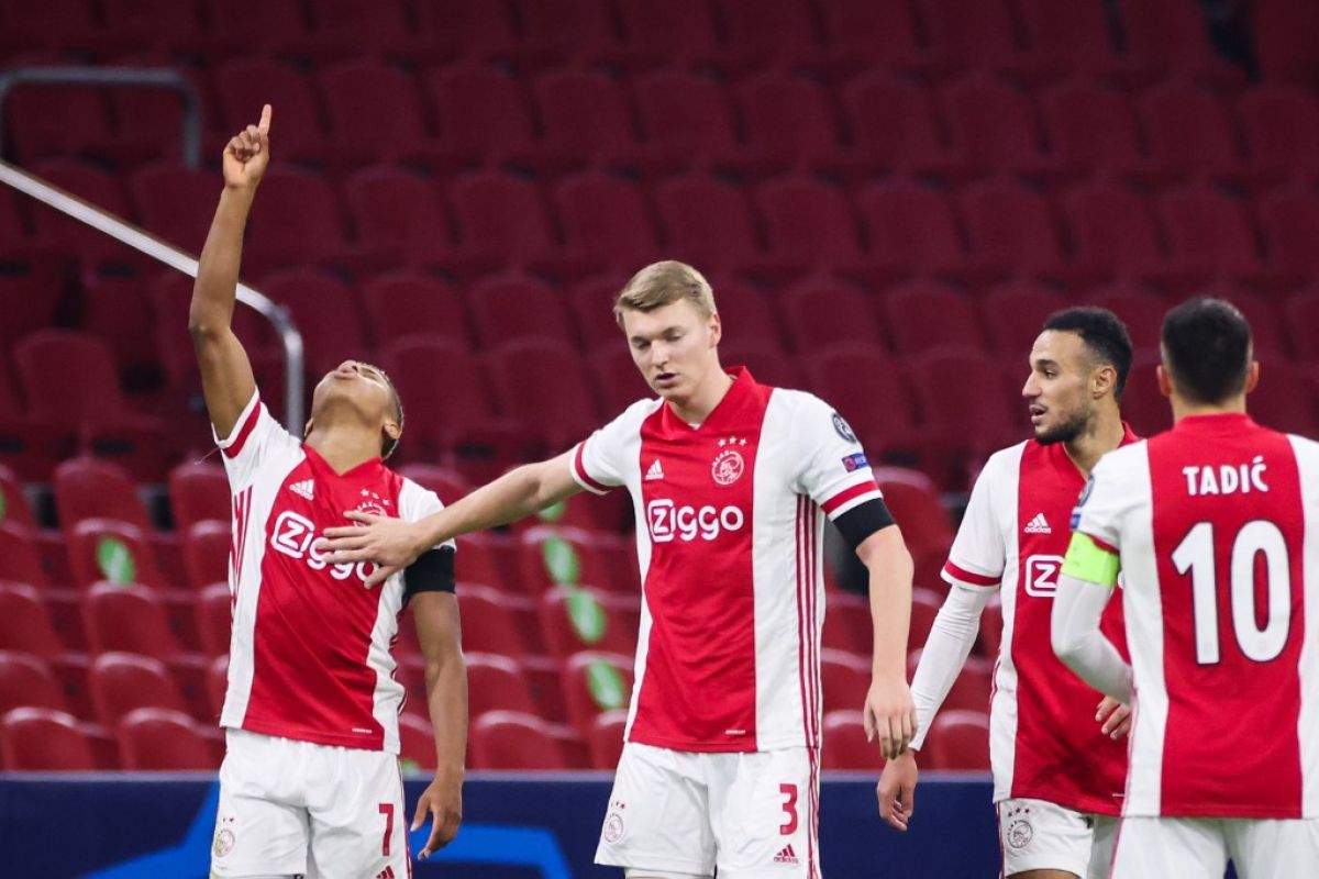 Gasak Emmen 5-0, Ajax makin kokoh di puncak klasemen