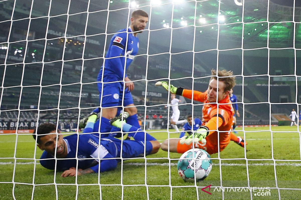 Menang 4-1, Gladbach kian benamkan Schalke di dasar klasemen