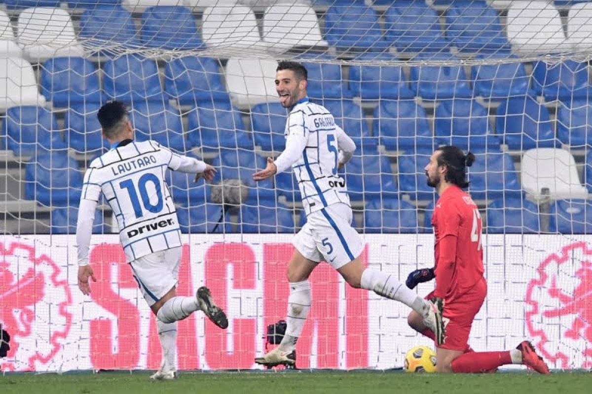 Inter tundukkan Sassuolo 3-0 sekaligus depak sang lawan dari posisi kedua