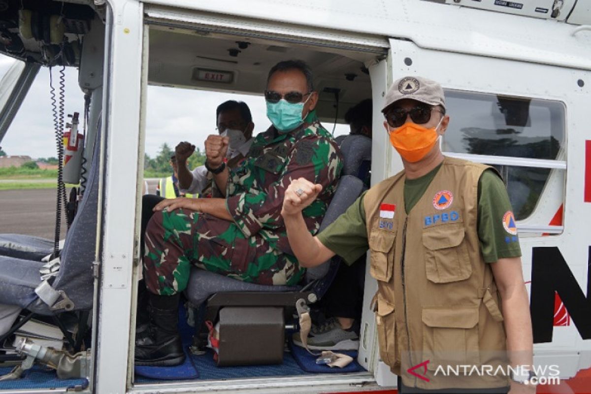 Danrem dan Pjs Gubernur patroli udara pantau karhutla dan banjir