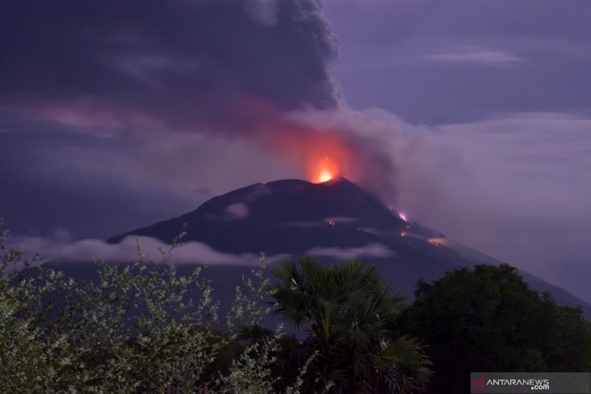 Status Gunung Ili  Lewotolok naik dari waspada menjadi siaga