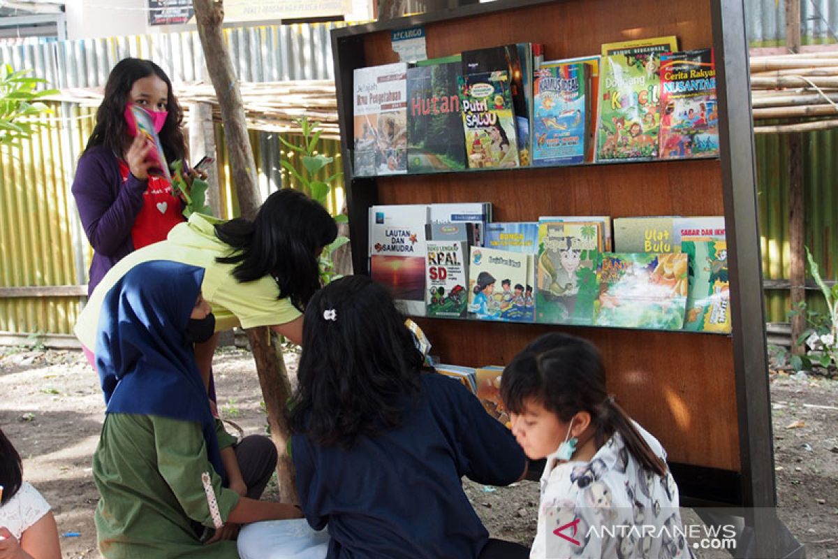 Di Taman Baca itu, anak-anak menemukan kebahagiaan