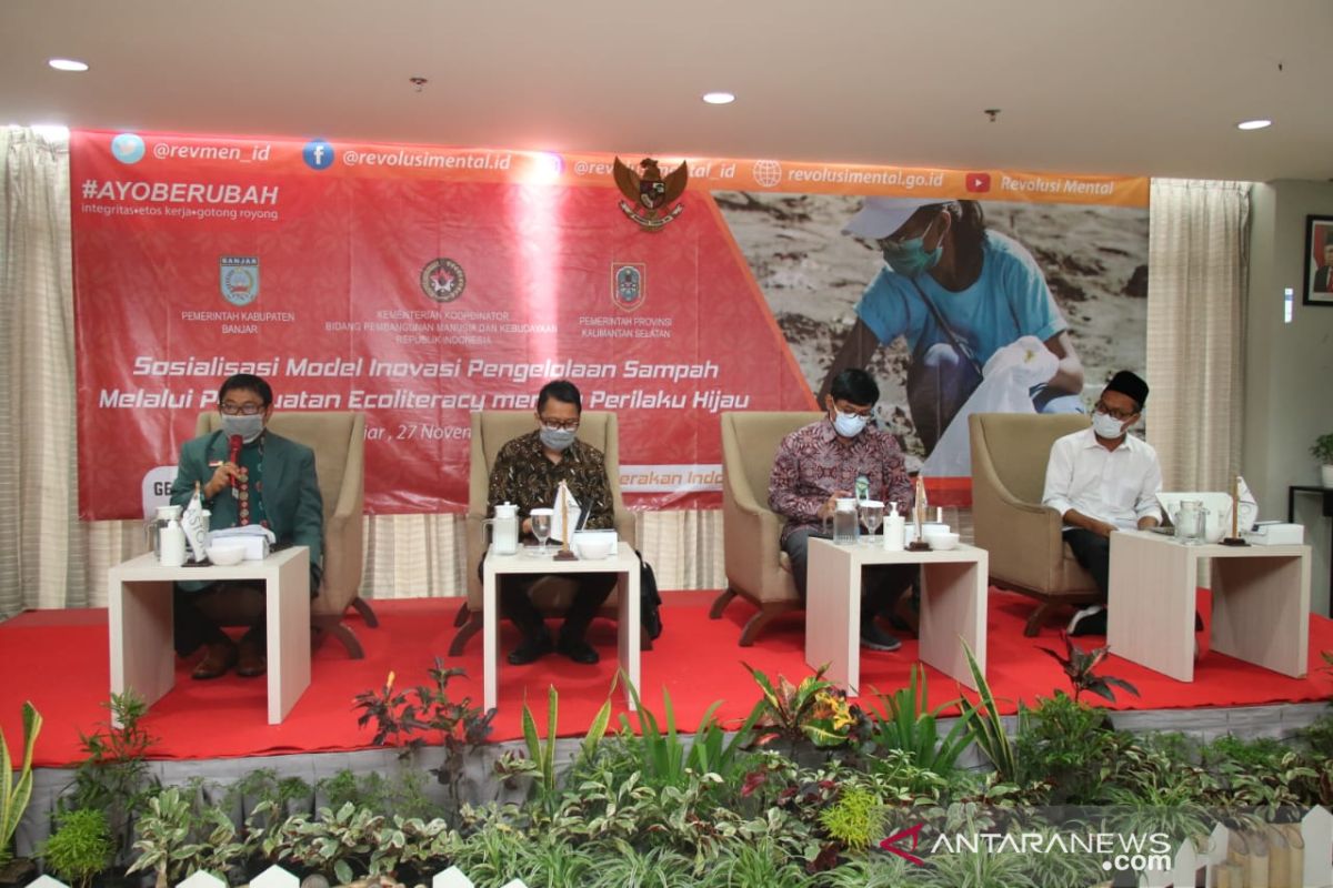 Banjar prepares 100 agents to change waste management