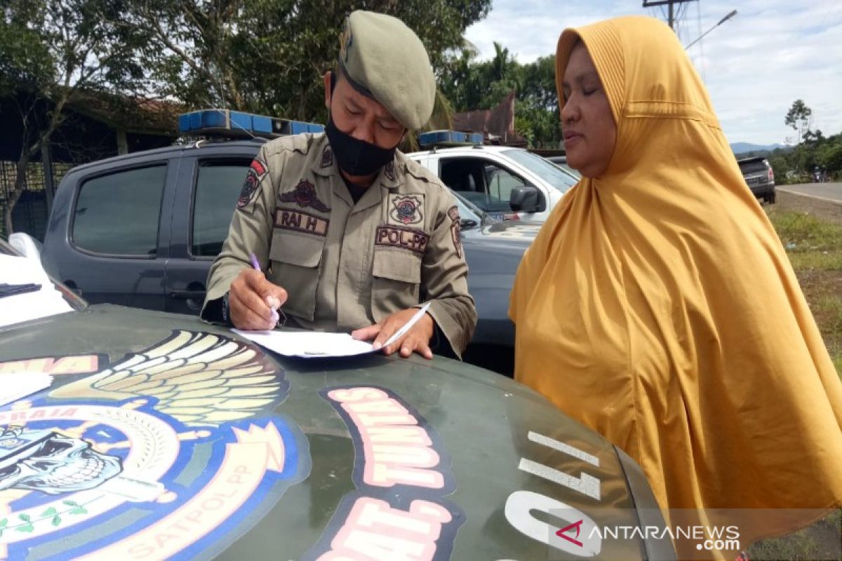 Tidak patuh protokol kesehatan, 220 orang di Tapsel diberi sanksi