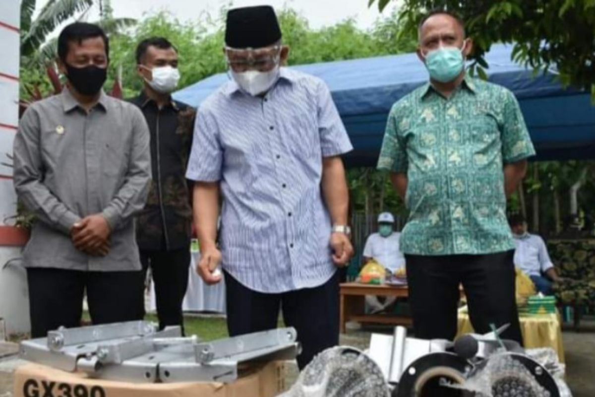 Gubernur Sulbar berikan bantuan alat tangkap ikan kepada nelayan