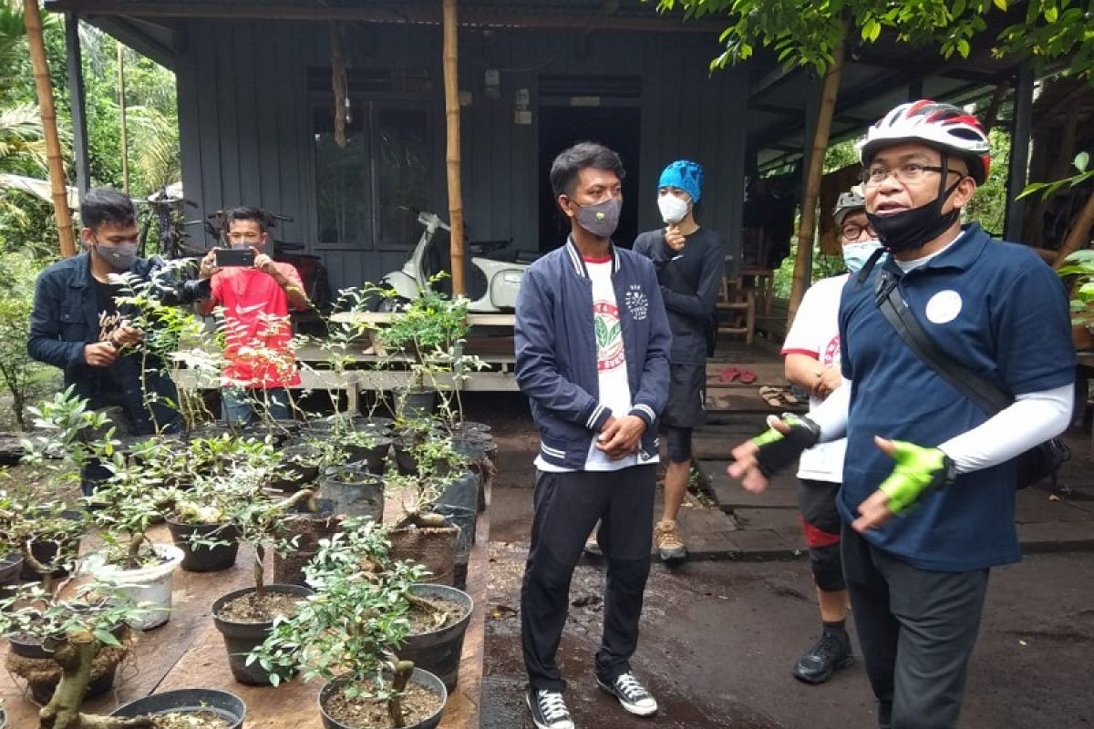 Menikmati sajian Rumah Bonsai Tambi Trubus di kawasan ekowisata Sukorejo, Jambi