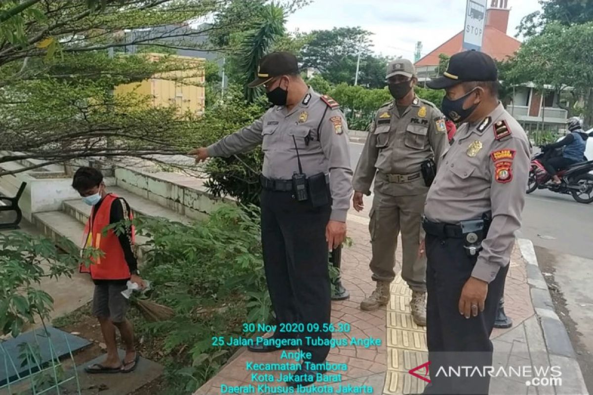 69 pelanggar tertib masker terjaring aparat di Tambora, Jakbar