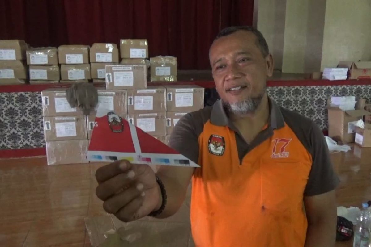 KPU Trenggalek temukan ratusan surat suara pilkada kondisi rusak