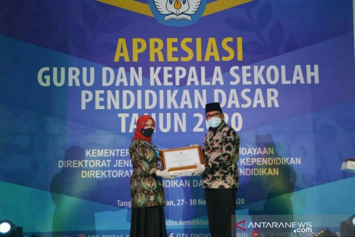 Kepsek di HSU Raih Penghargaan Kepsek Inspiratif Tingkat Nasional.