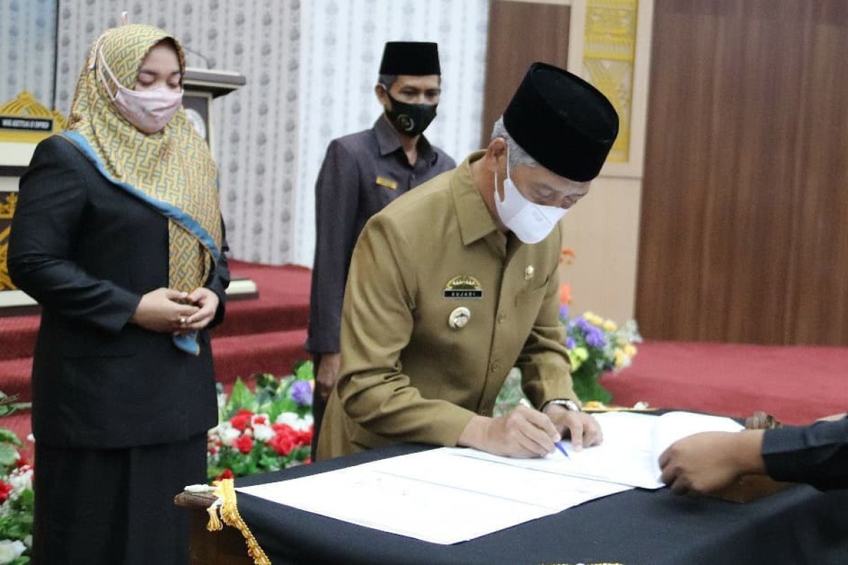 Bupati Pringsewu hadiri rapat paripurna pengesahan APBD 2021