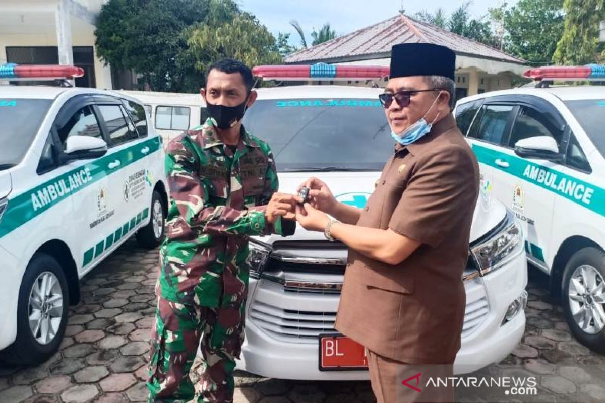 Pemkab Aceh Barat hibahkan satu unit ambulans ke Rumah Sakit TNI di Meulaboh