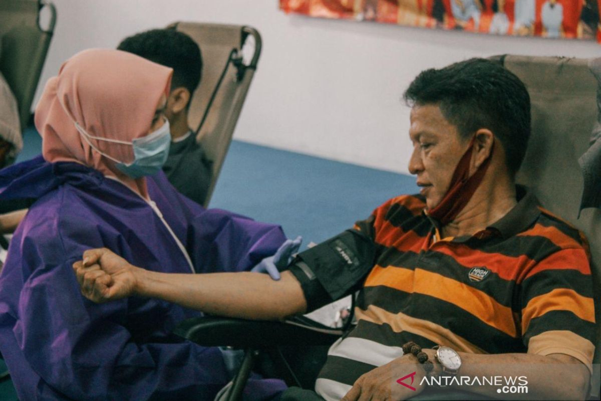 Peringati Hari AIDS se-dunia, Ubhara gelar donor darah