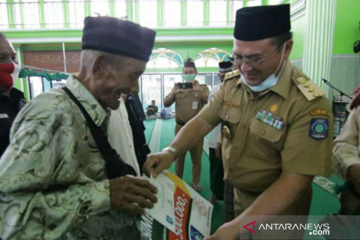 Gubernur Babel serahkan bantuan sosial Baznas ke Warga Kelurahan Dul