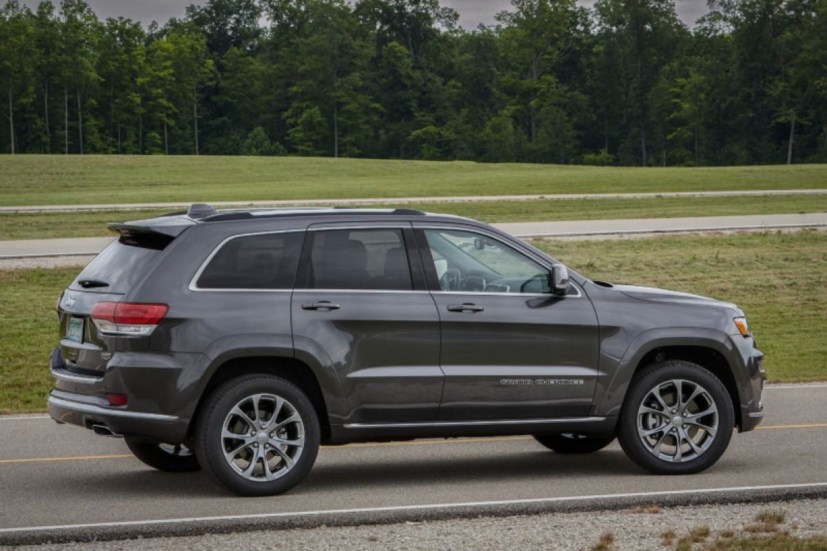 Jeep Grand Cherokee EcoDiesel kena "recall" karena mesin bisa terbakar