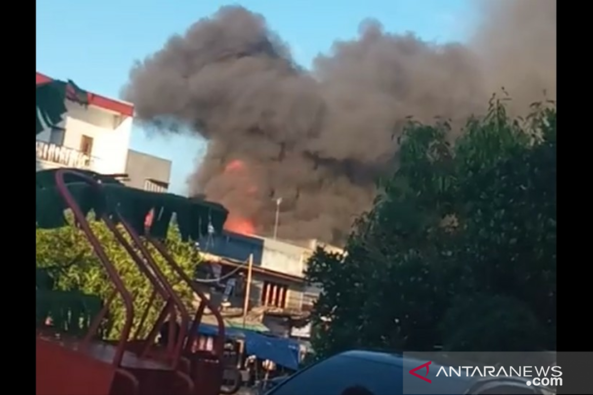 Belasan rumah di Angke Jakarta Barat terbakar