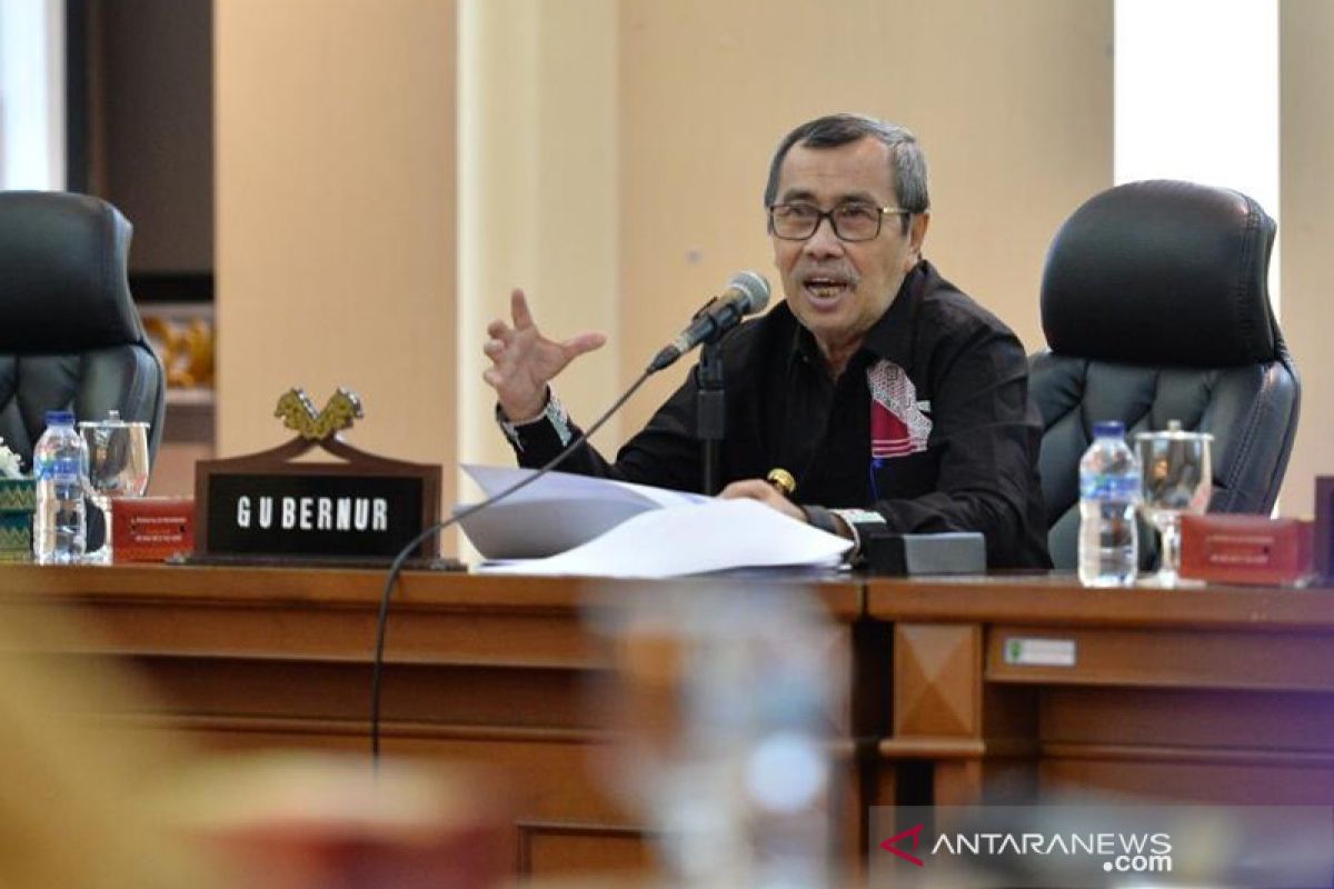 Gubernur Riau dan isterinya  positif COVID-19