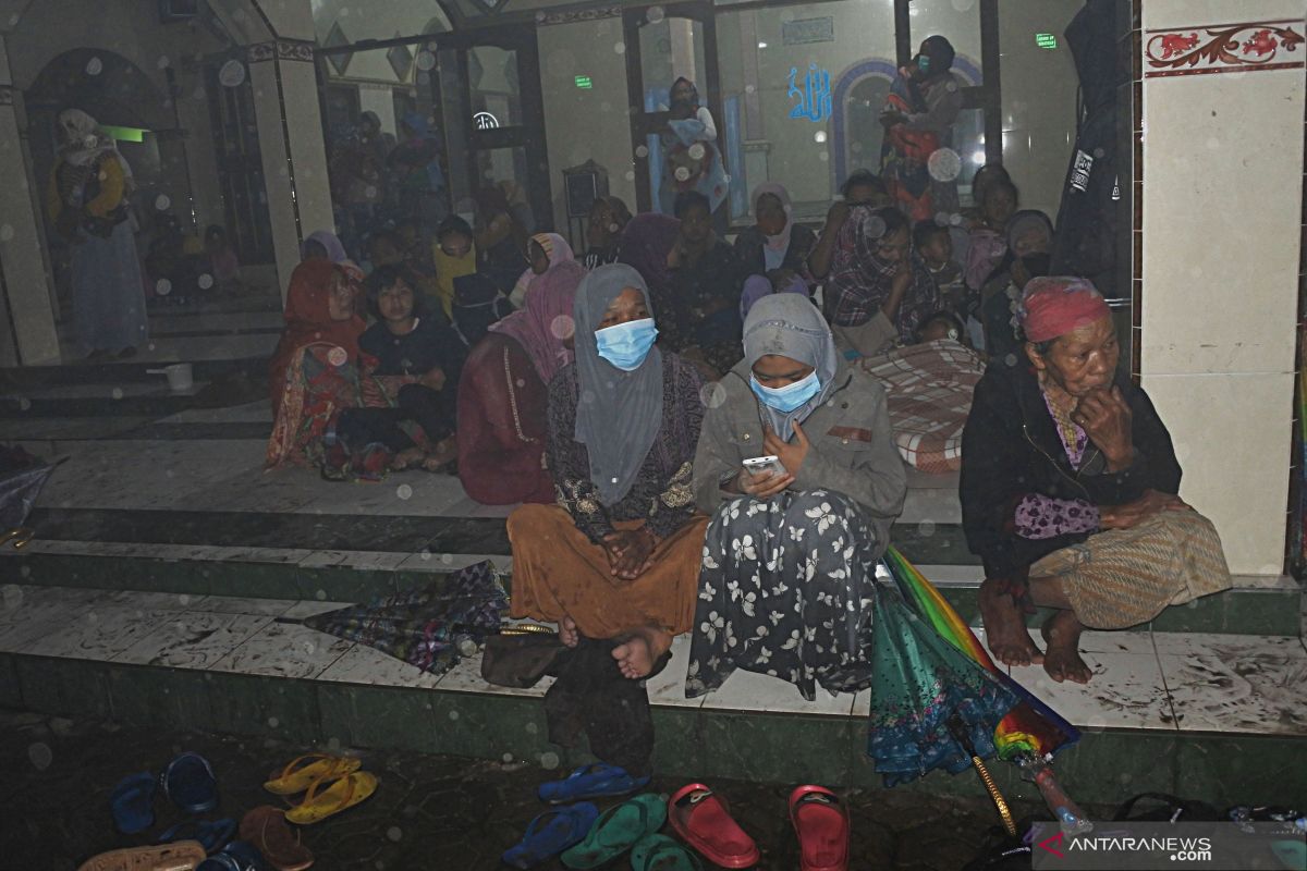 550 warga mengungsi untuk hindari dampak erupsi Semeru