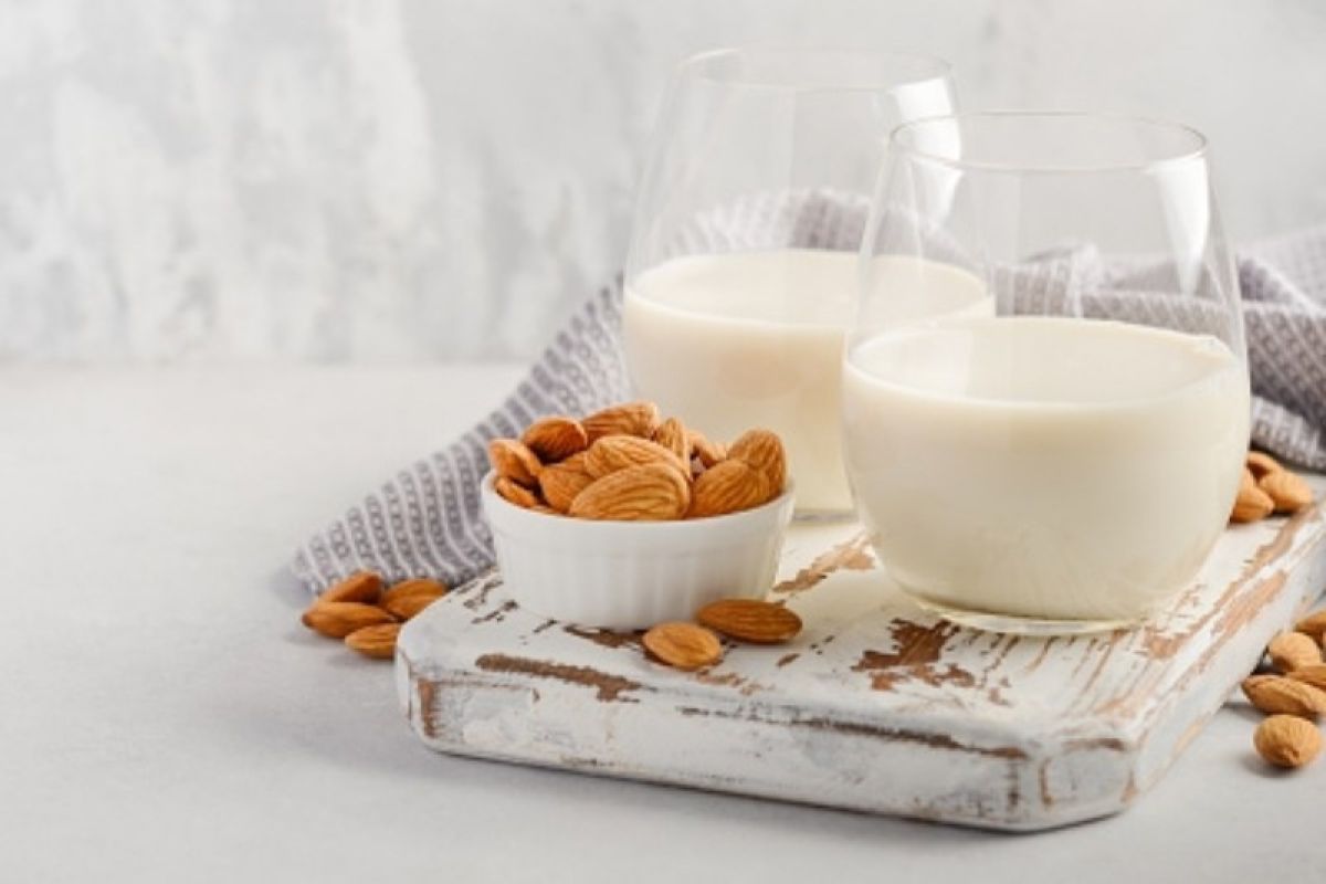 Manfaat susu almond, turunkan berat badan hinggah cegah Alzheimer