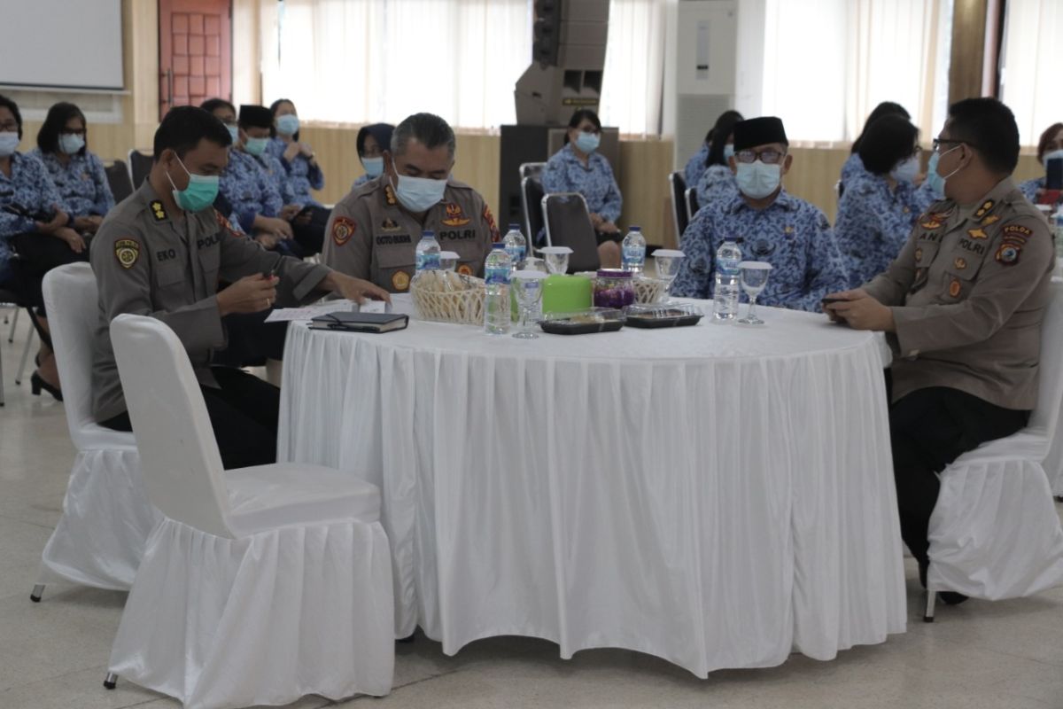 PNS Polda Sulawesi Utara Peringati HUT ke-49 Korpri