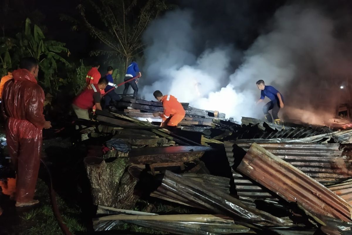 Rumah terbakar dua orang meninggal