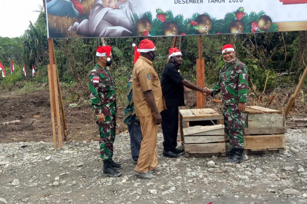 TNI bersama warga Amungme-Kamoro di Mimika gelar acara 'bakar batu'