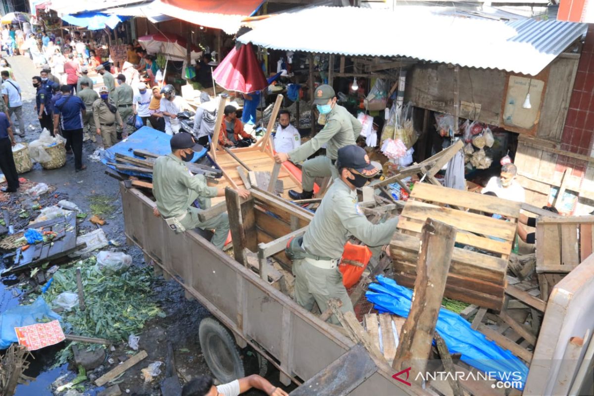 Pemkot Medan tertibkan lapak jualan PKL di Pasar Kampung Lalang