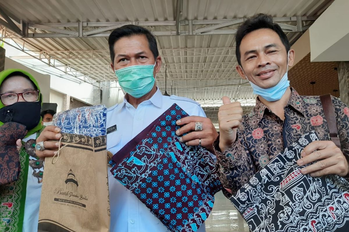 ASN di Pemkot Serang diwajibkan pakai batik khas daerah mulai 2021