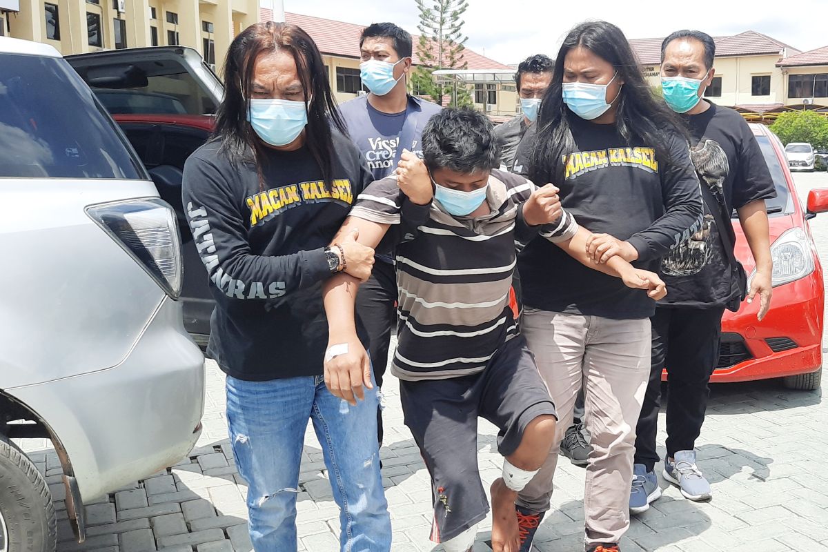 Dua tembakan di kaki hentikan pelarian begal sadis di Kalsel