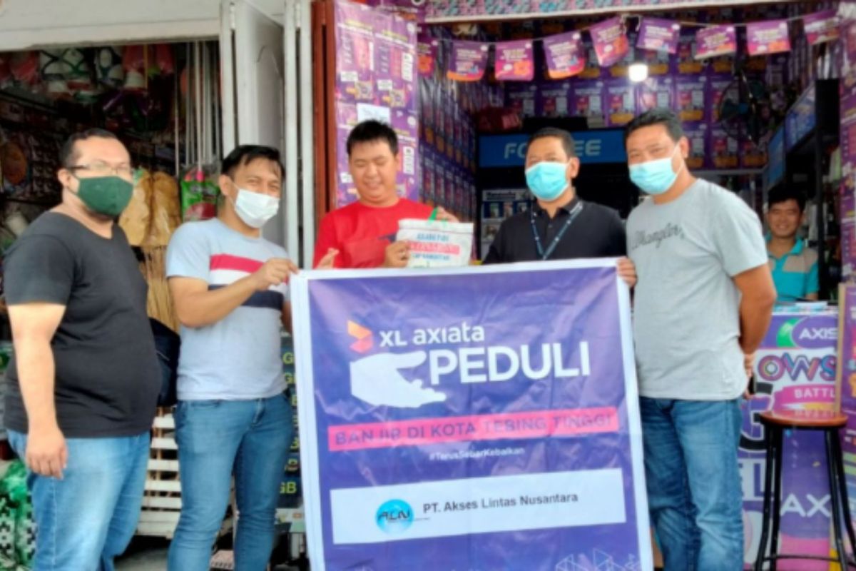 Banjir di Tebing Tinggi, XL Axiata salurkan bantuan untuk warga