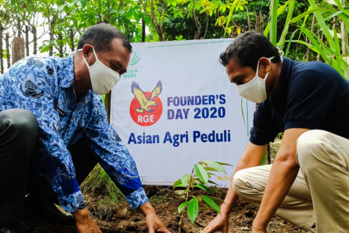 RGE Founder's Day 2020, Asian Agri berbagi sembako, masker dan bibit tanaman