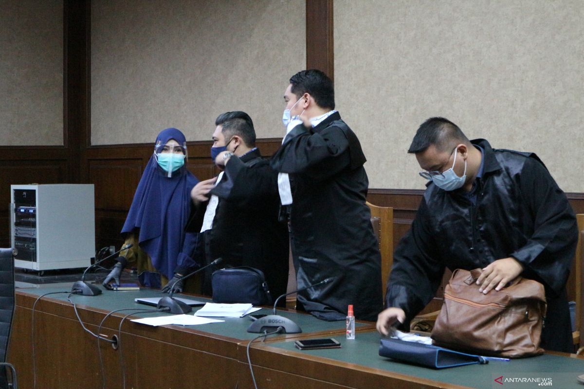 Jaksa terdakwa Pinangki Malasari bayari teman-teman jaksanya tes cepat COVID-19