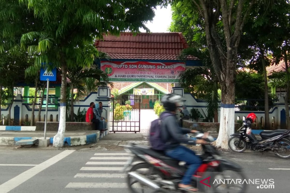 Ada siswa positif COVID-19, Disdik Sampang hentikan belajar tatap muka di satu SDN